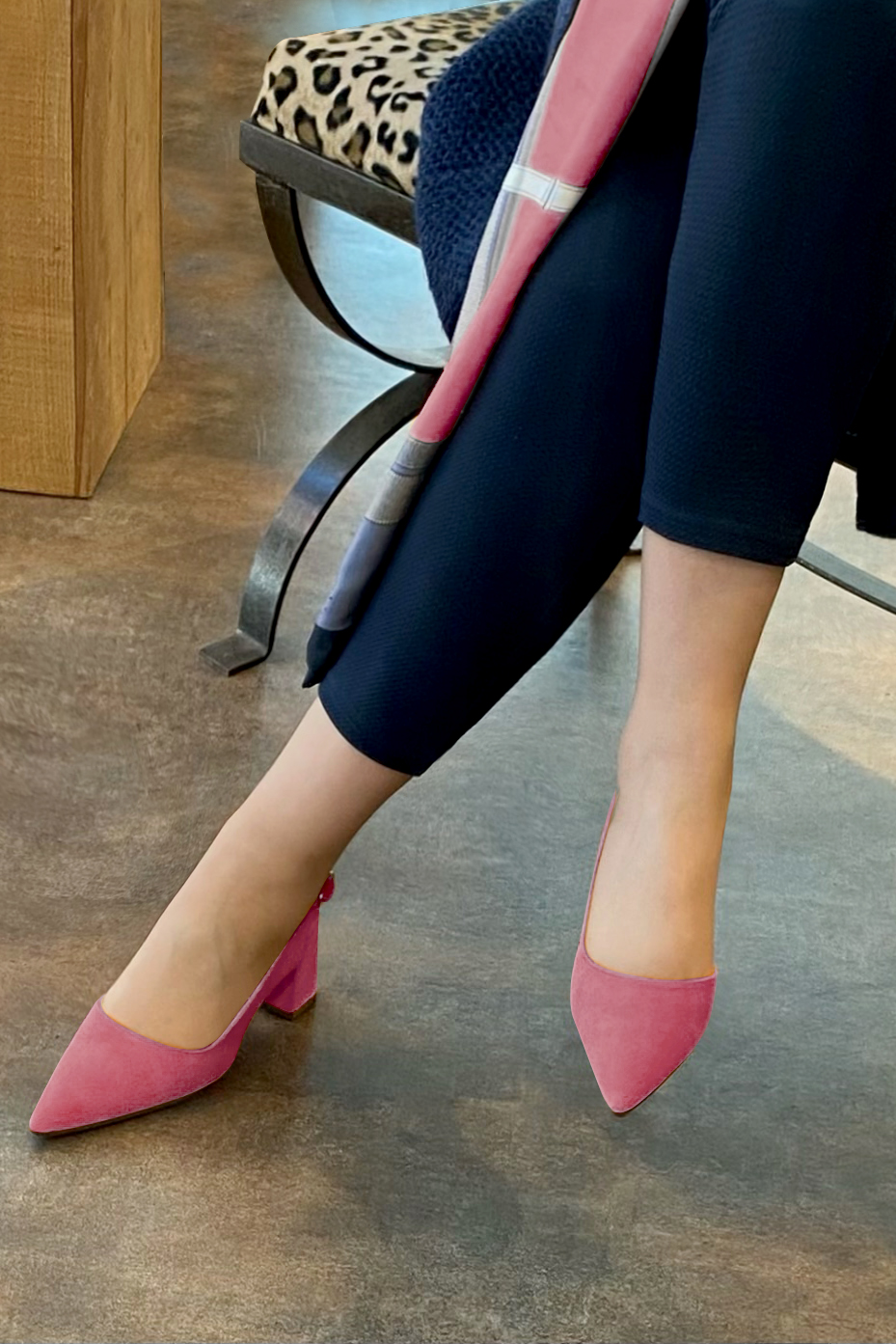 Carnation pink women's slingback shoes. Pointed toe. Medium flare heels. Worn view - Florence KOOIJMAN